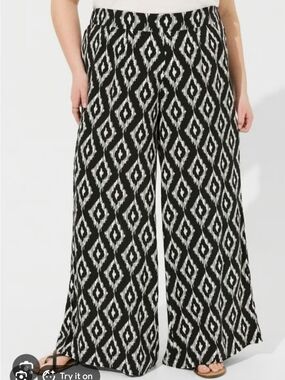 torrid Black & White Geometric Wide-Leg Palazzo Pants